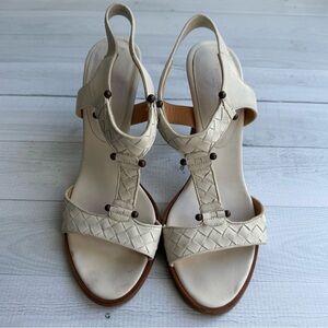 Bottega Veneta Intrecciato Cream Leather T-Strap Sandals Size 38/8